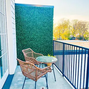  Holiday home Dreaming With Dolly - Luxe Near Broadway